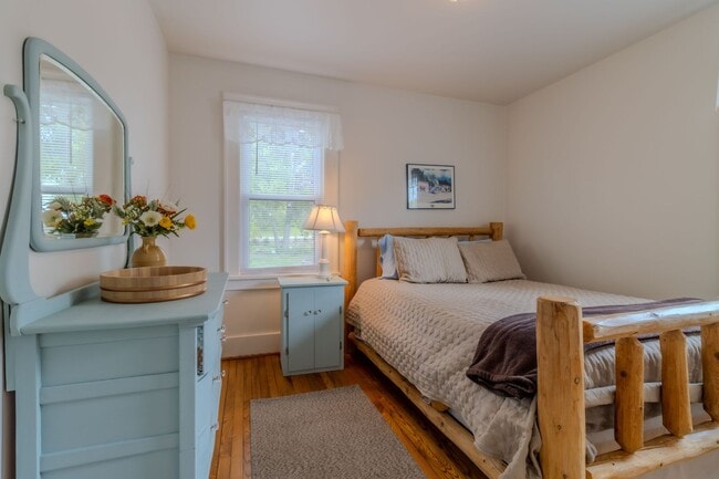 Building Photo - Fully-Furnished Retreat in the Heart of Su...