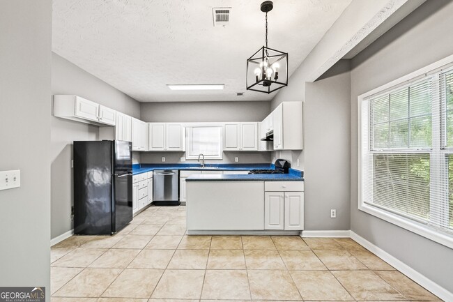 Building Photo - 2364 Fallbrook Ct