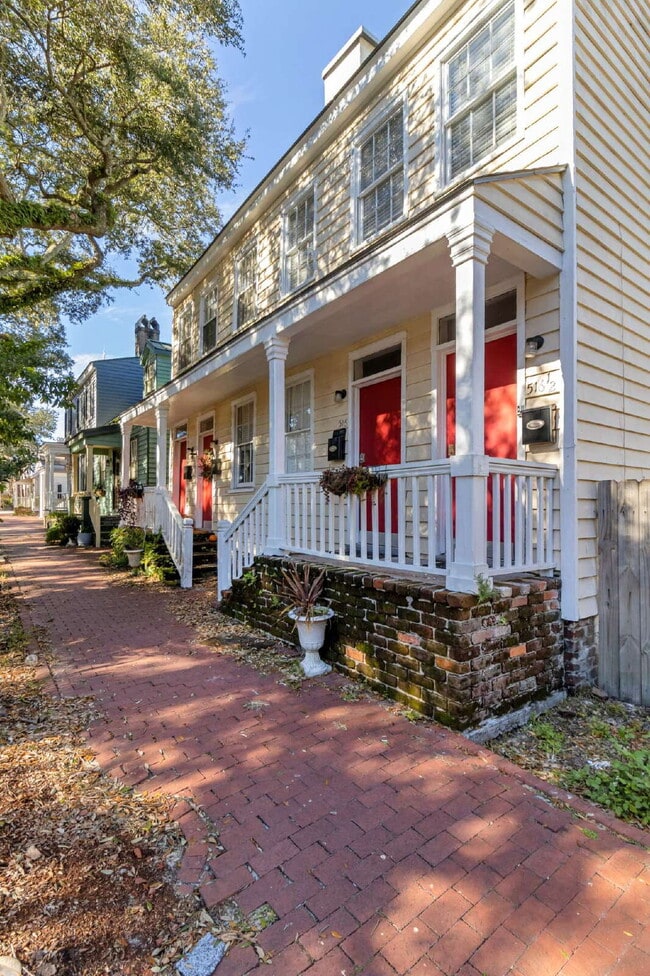 Building Photo - Charming Downtown Savannah Rental Property