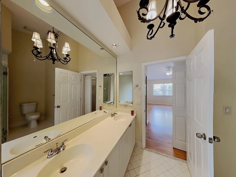 Building Photo - 10162 Aspen Way