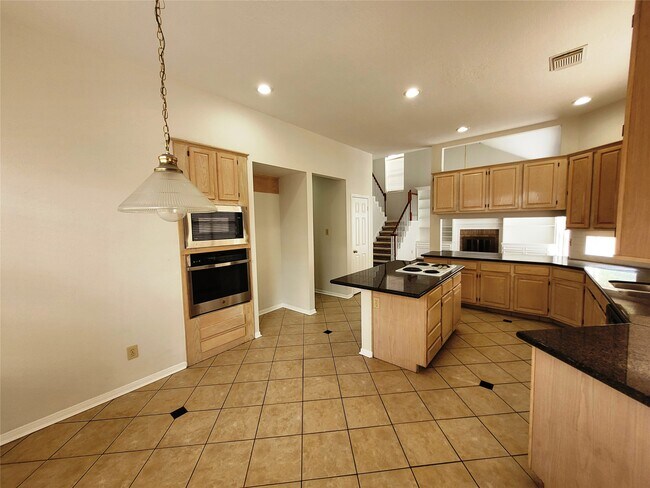Building Photo - 17403 Canyon Knoll Dr