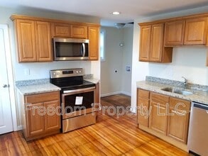 Building Photo - 154 Beecher St