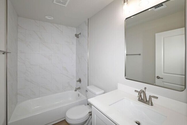 Building Photo - 4707 Carmel Ave