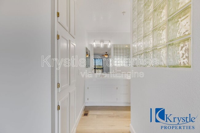 Building Photo - 20 Knoll Dr