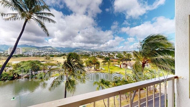 Building Photo - 2611 Ala Wai Blvd