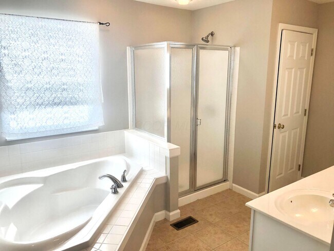 Building Photo - 2916 Abbey Knoll Dr