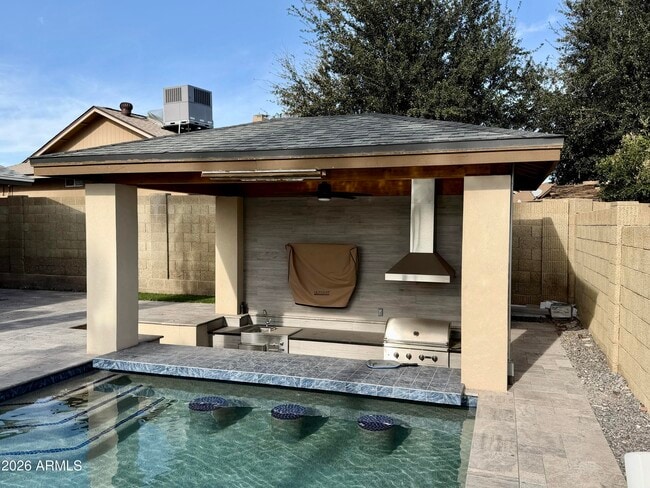 Building Photo - 5022 E Salinas St