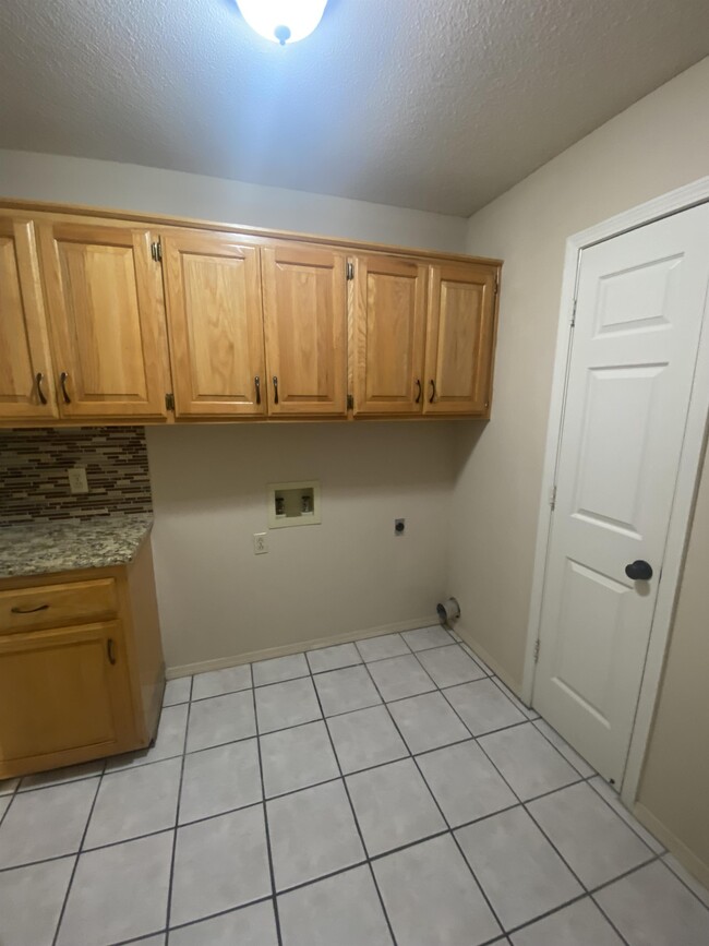 Building Photo - 8604 Timberlyn Way