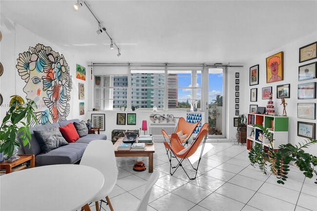 Building Photo - 5313 Collins Ave