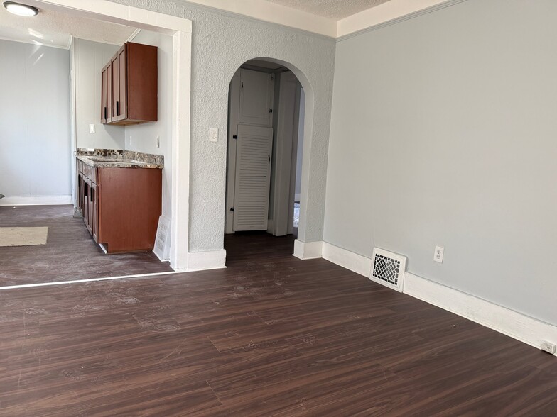 Building Photo - 107 N Sanford St