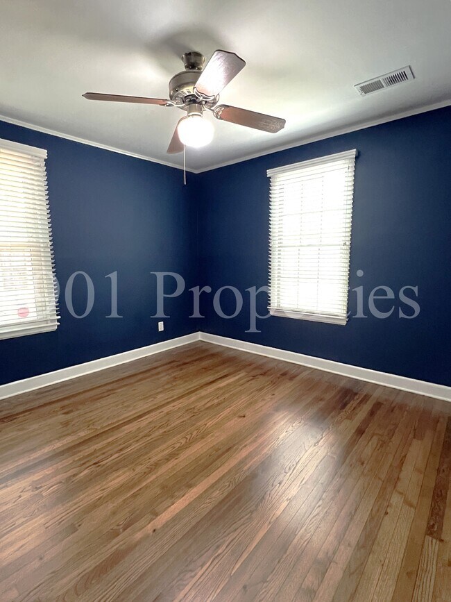Building Photo - 1089 Isabelle St