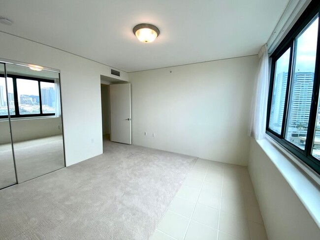 Building Photo - 88 Piikoi St