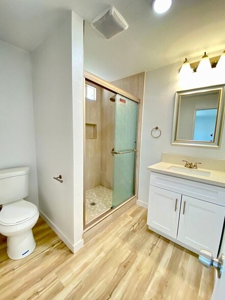 Building Photo - 24729 Roxbury Rd