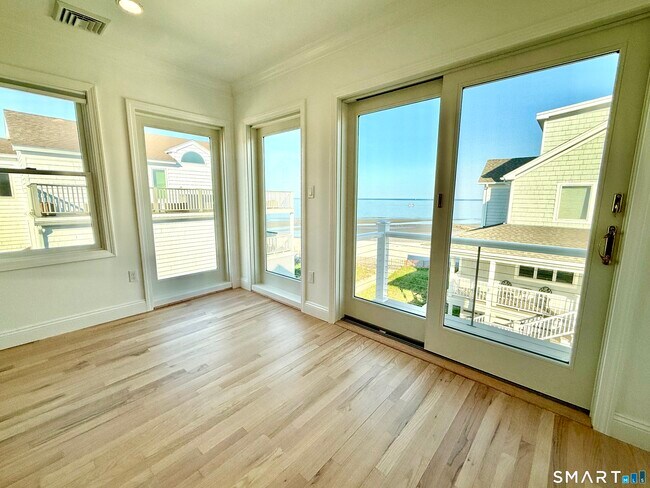 Building Photo - 691 Fairfield Beach Rd