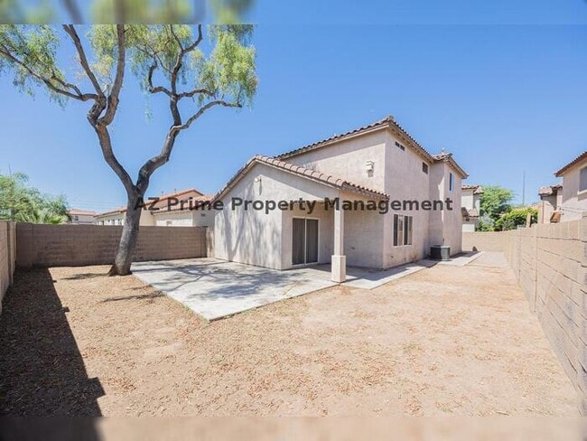 Building Photo - 670 E Mariposa Pl