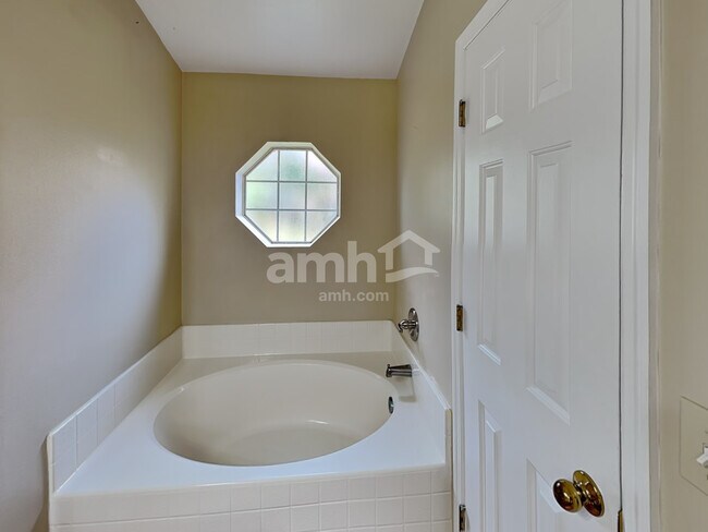 Building Photo - 2991 Saint James Lane