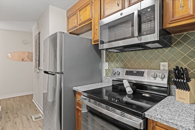 Building Photo - 5130 River Bluff Ln