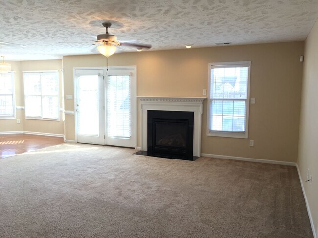 Building Photo - 241 Collinwood Dr