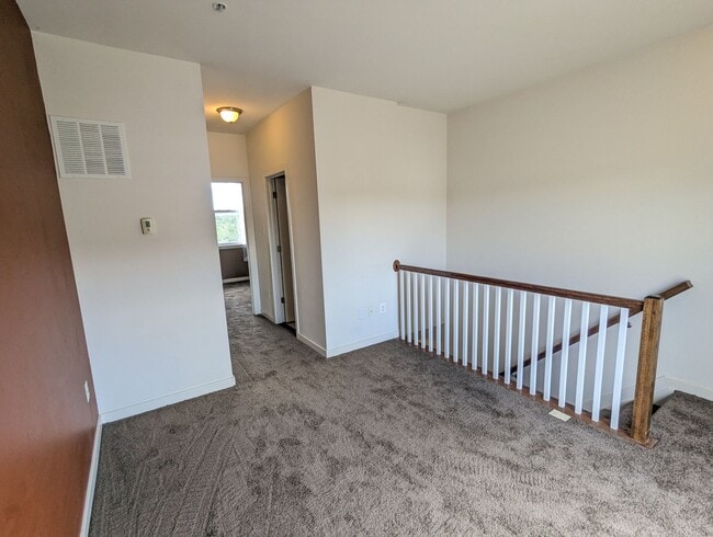 Building Photo - Modern 4 level townhouse available for imm...