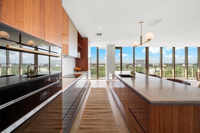 Building Photo - 2678 Tigertail Ave