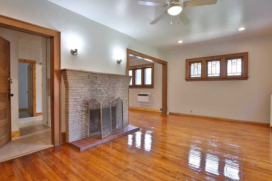 Living Room - 3500 Garfield Ave