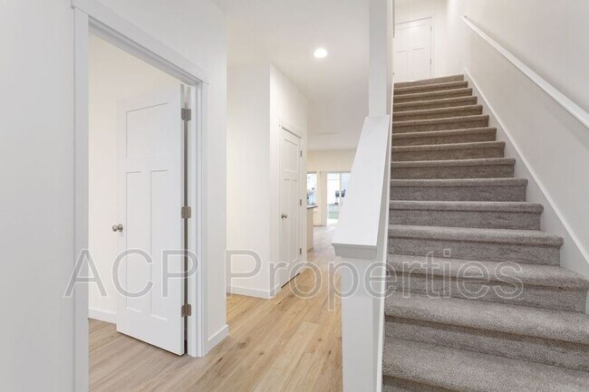 Building Photo - 2288 Brome St