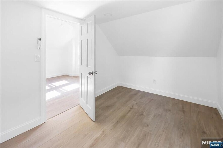 Building Photo - 46 Garden Pl