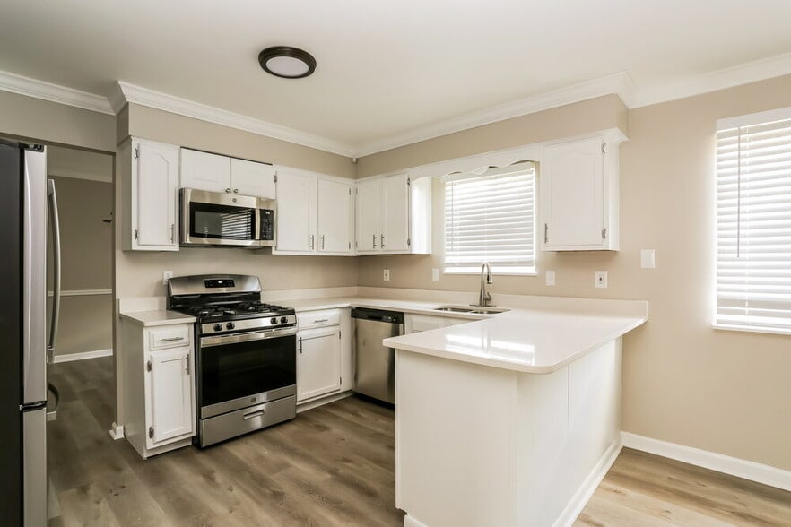 Building Photo - 5102 Merry Oak Ct