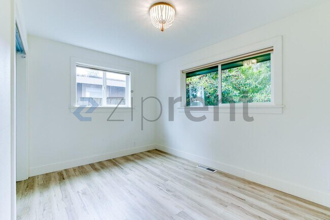 Building Photo - 511 SW 120th St