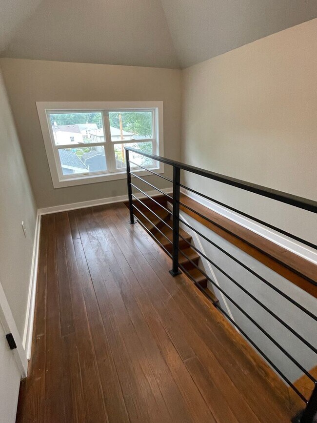 Building Photo - Newly Remodeled 2 Bed 1.5 Bath Home will Large Oversized 2-Stall Garage!