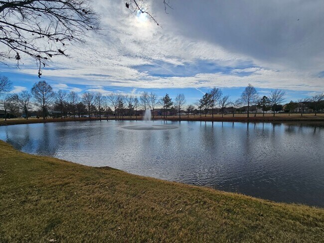 Building Photo - Available now ready for immediate move in  $500 off second month's rent move in special