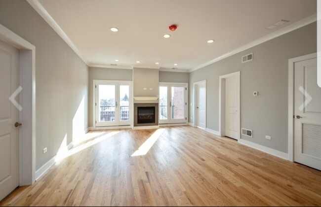 3bd/2bth unit - 4812 W Montrose Ave