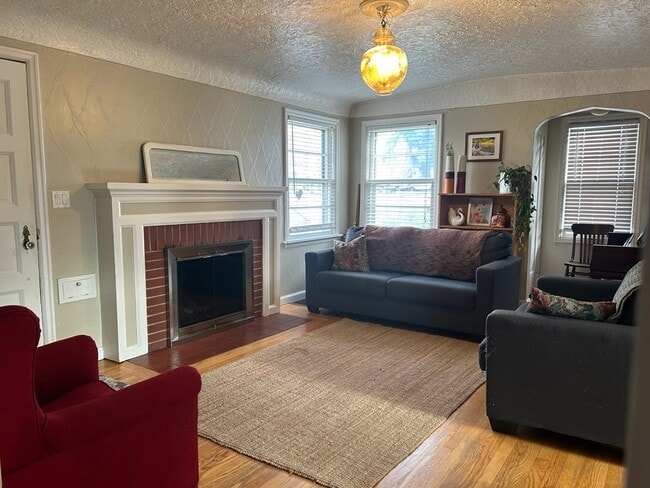 Building Photo - 611 W 32nd St