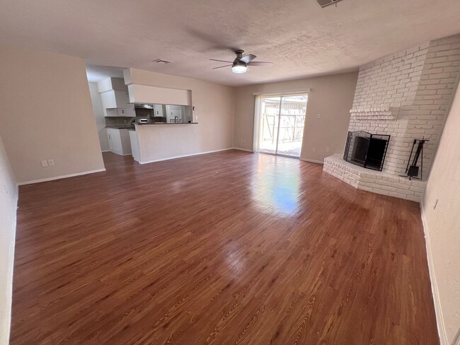 Building Photo - 4 Bedroom 2 Bathroom in Northwest Houston ...