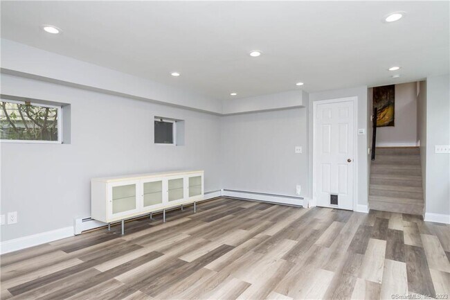 Building Photo - 241 Maple Rd