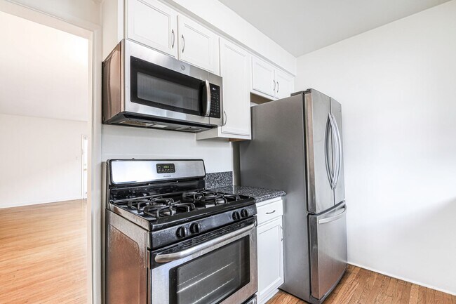 Interior Photo - 1801 N. Harvard Blvd