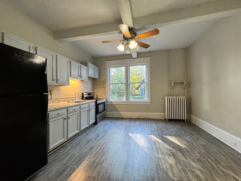 Kitchen - 606 Woods Ave SW