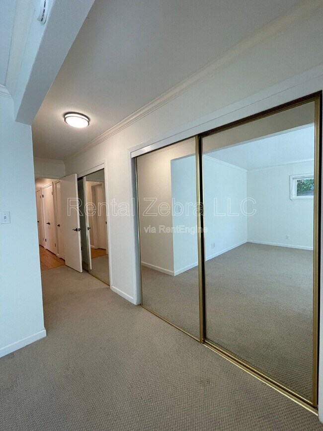 Building Photo - 626 Huntleigh Dr