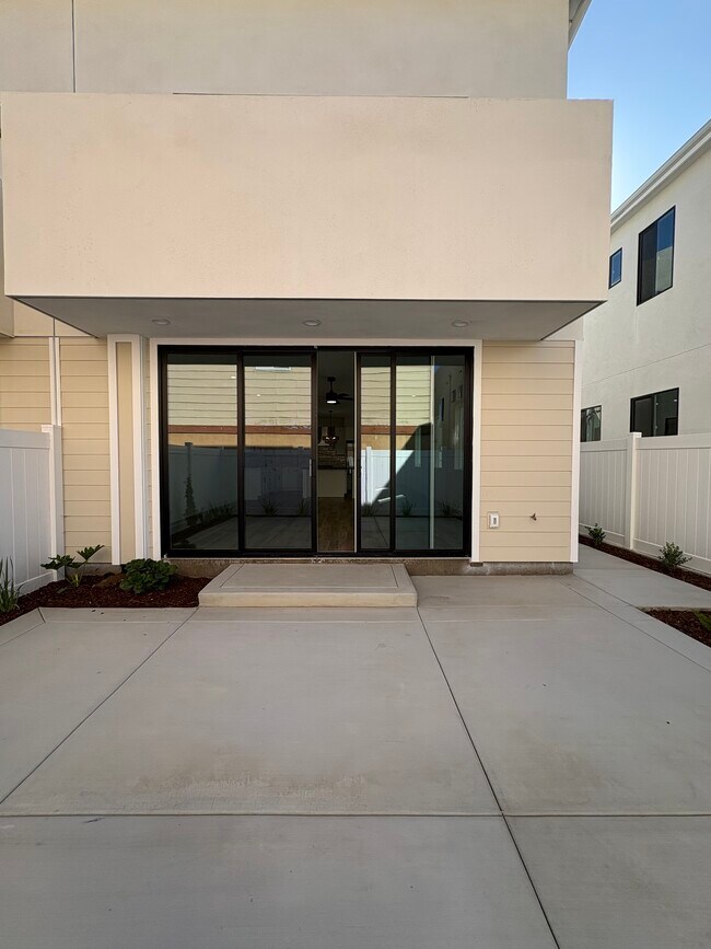 Building Photo - 258 Donax Ave