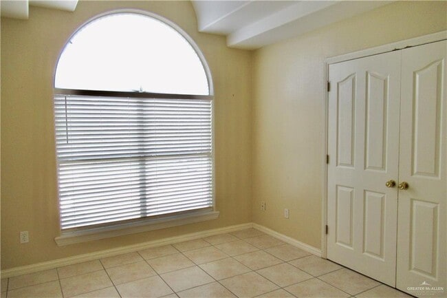 Building Photo - 33 Santa Teresa St