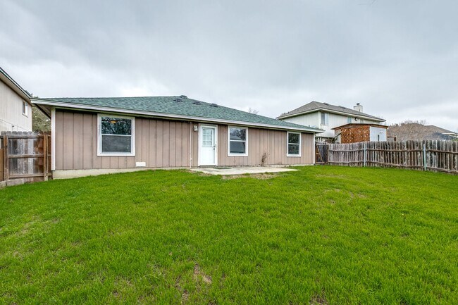 Building Photo - 3522 Eagle Creek