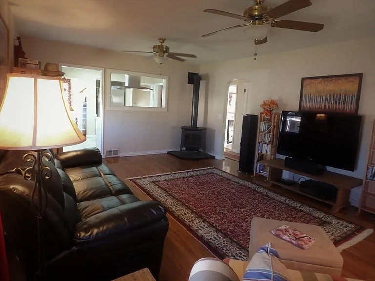 Living room - 446 Center St