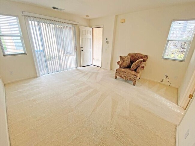 Building Photo - 5821 Killarney Cir