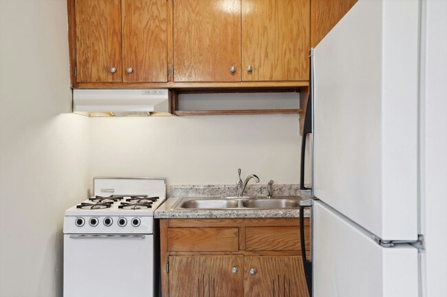 Building Photo - 4628 Tyler St NE