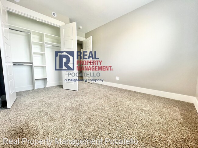 Building Photo - 3 br, 2.5 bath House - 189 Park Lawn #7