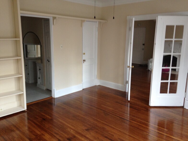 Building Photo - 235 Hawthorne St