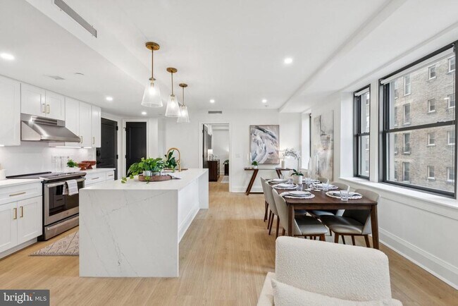 Building Photo - 135 S 19th St