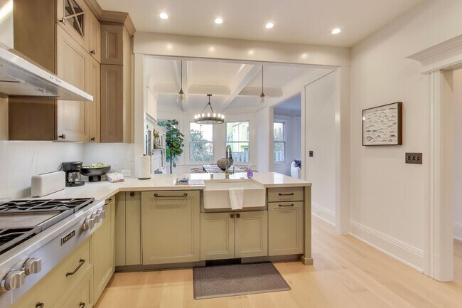 Building Photo - 2274 Fulton St