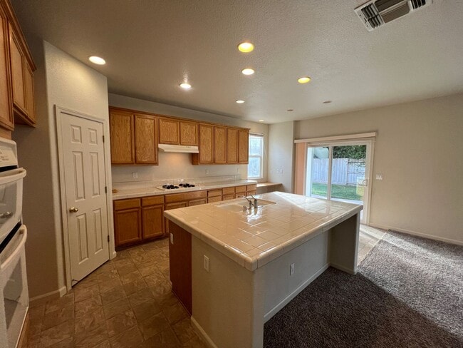 Building Photo - Large Two Story Crossroads Home!