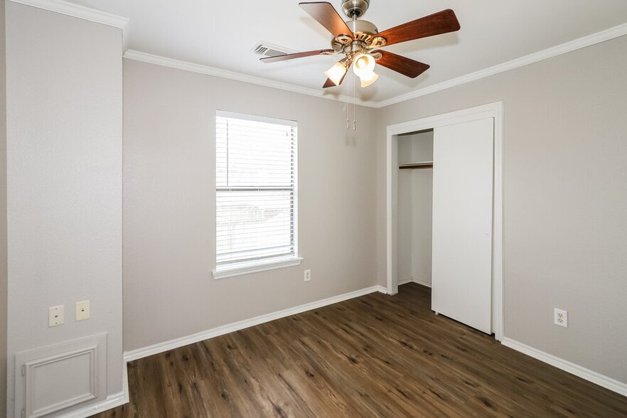 Building Photo - 20006 Brandon Oaks Way